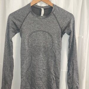 lululemon women’s gray top